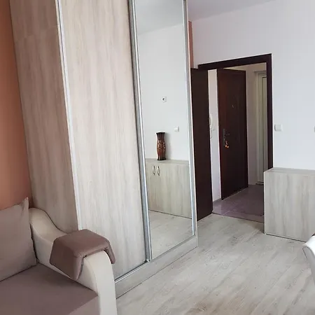 Ул. Фьодор Успенски Д. 6 Apartament *